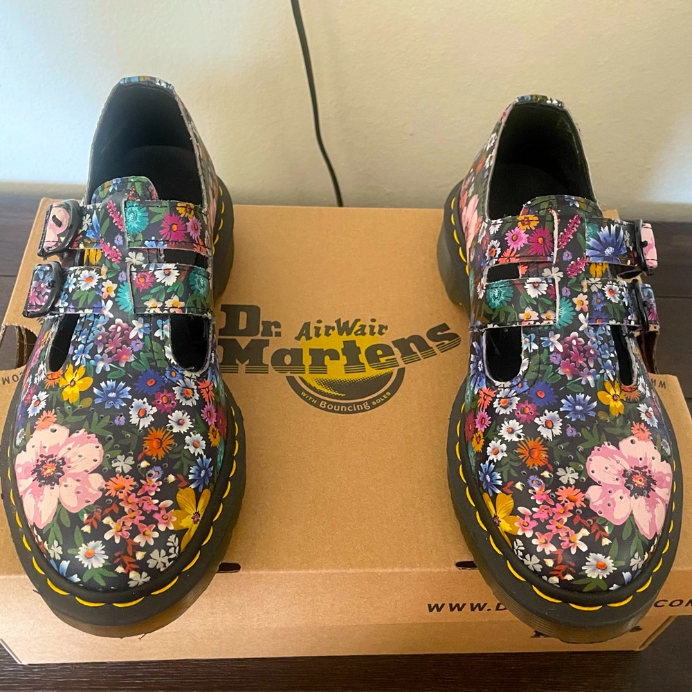 Dr. Martens black floral 8065 wanderlust maryjane - Picture 1 of 7
